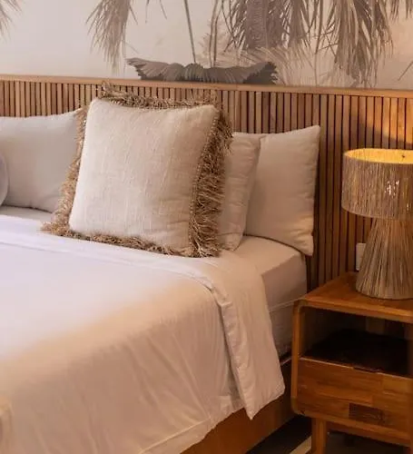 Villa Kanopi Luxurious 3br With Pool And Quick Access Canggu (Bali)