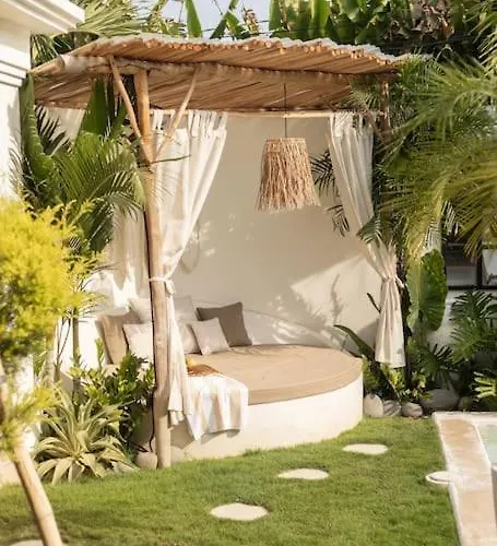 Villa Kanopi Luxurious 3br With Pool And Quick Access Canggu (Bali)