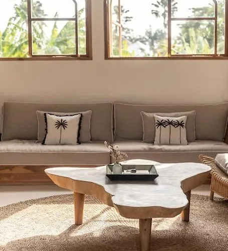 Villa Kanopi Luxurious 3br With Pool And Quick Access Canggu (Bali)